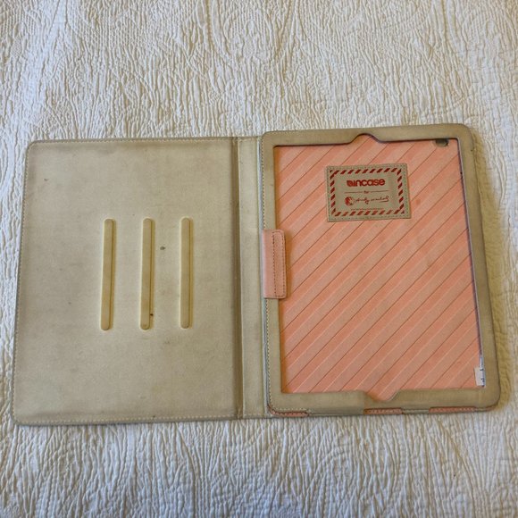 Andy Warhol's Bananas Incase - Picture 2 of 6